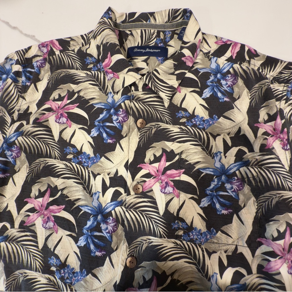 Tommy Bahama Men Large Silk Tropical‎ Floral Hawaiian Shirt Gray beige blue